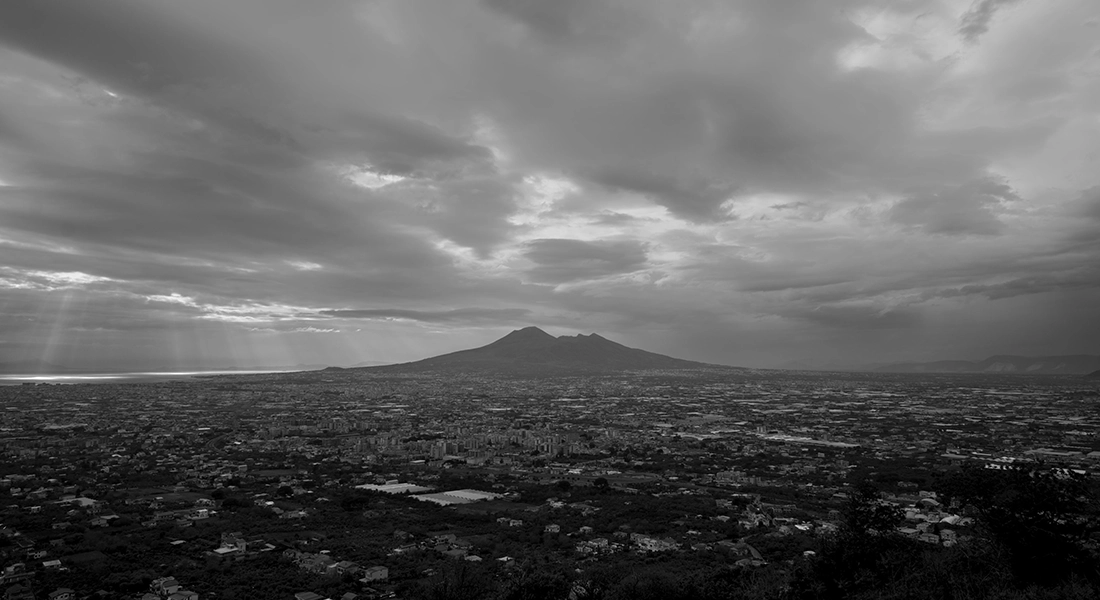Pompeya Bajo Las Nubes
